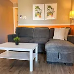 Sleeps 8 2 Full Apartments 5 Beds Parking Plus Wifi