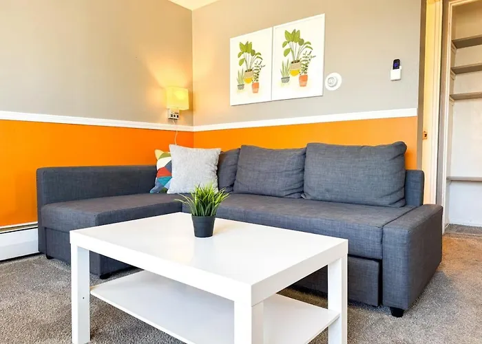 Sleeps 8 2 Full Apartments 5 Beds Parking Plus Wifi