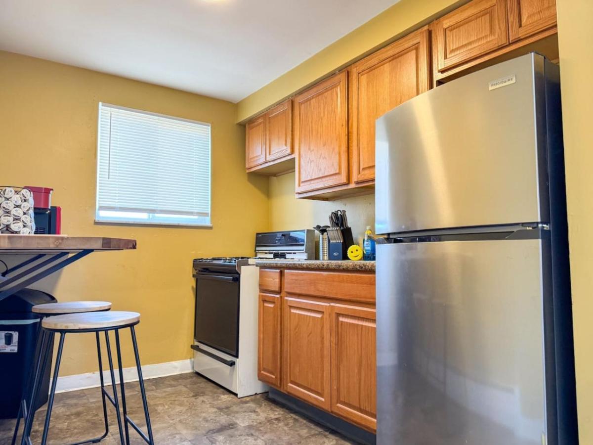 Sleeps 8 2 Full 5 Beds Parking Wifi Apartment *