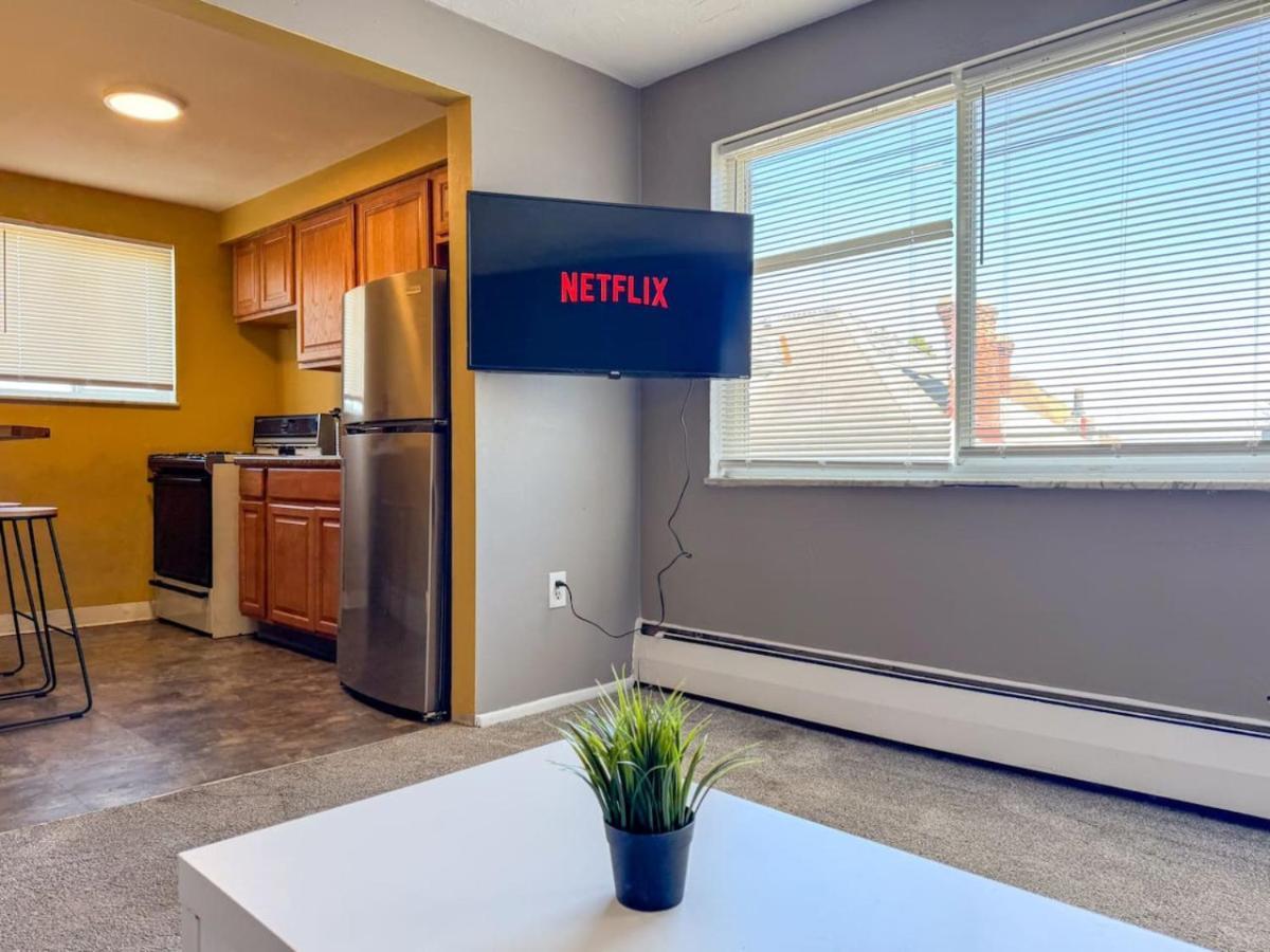 Apartment Sleeps 8 2 Full 5 Beds Parking Wifi *