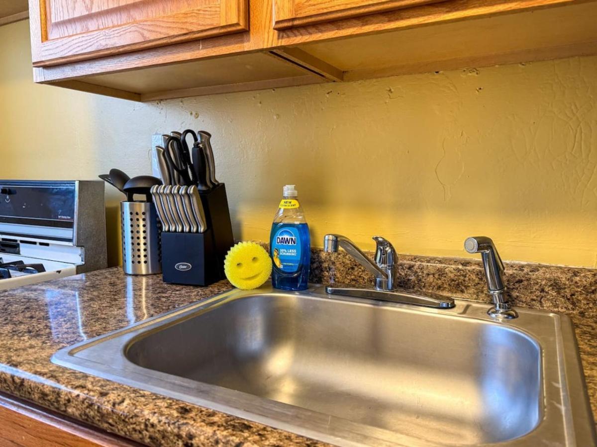 Apartment Sleeps 8 2 Full 5 Beds Parking Wifi *